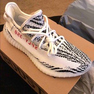 YEEZY BOOST 350 V2 ‘Zebra’